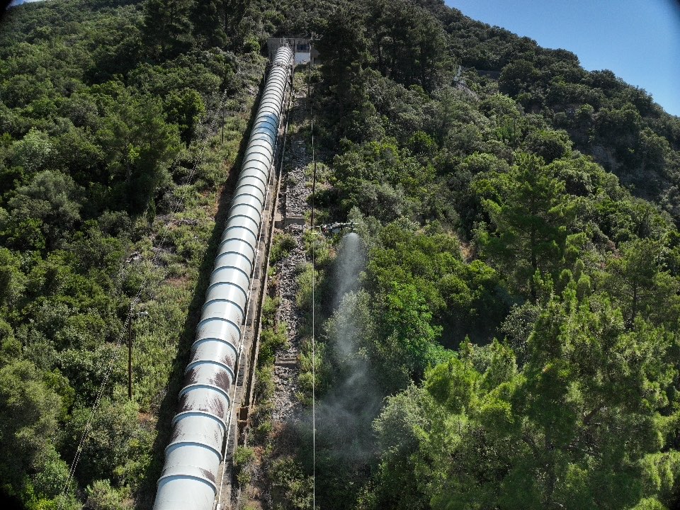 Εναέρια ζιζανιοκτονία κατά μήκος υποδομής
